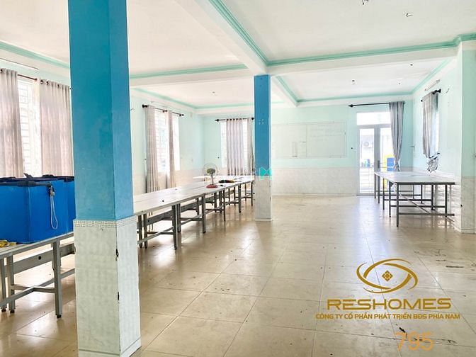 Cho thuê Toà nhà +hầm mặt tiền Chợ  Kinh Doanh Đẹp  Ngay Trung Tâm Chợ