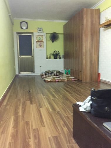 Cho thuê nhà tập thể ngõ 92 phố Cửa Bắc, 50m2-2PN, giá chỉ 4tr/th