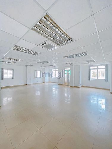 Văn phòng view thoáng  80m2 Giá rẻ đường lê Trung Nghĩa