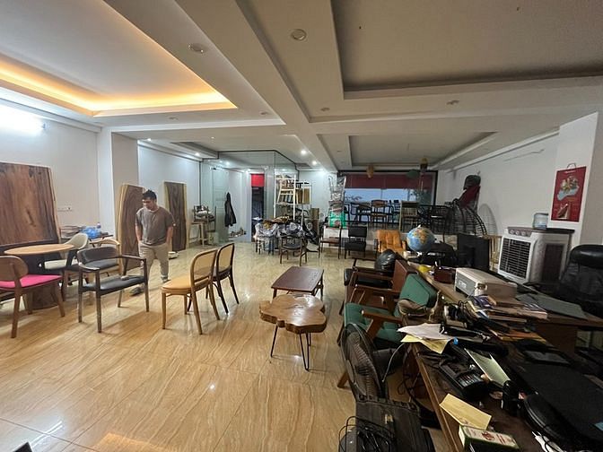 Văn phòng 120 m2 Tầng 1, thiết kế sàn thông, tiện làm vp, showroom