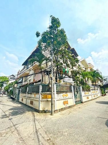 Bán 2 Căn Biệt Thự Liền  Kề  22X14M- 4 TẦNG HẺM XE HƠI LÝ PHỤC MAN Q7.