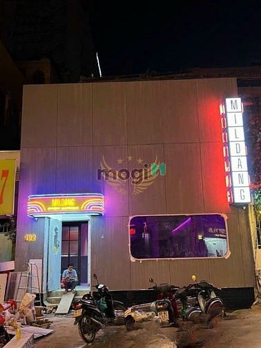 Cho thuê MT 102 Sương Nguyệt Ánh, Q1, Dt: 8x23m, Kc: trệt 1 lầu