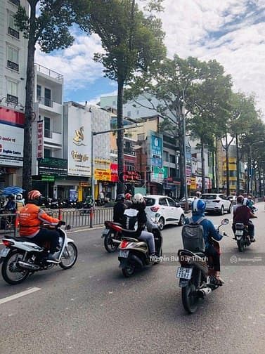 Nhà vị trí đẹp, nhiều khách hàng đi xem. Mặt Tiền Lý Chính Thắng Q.3