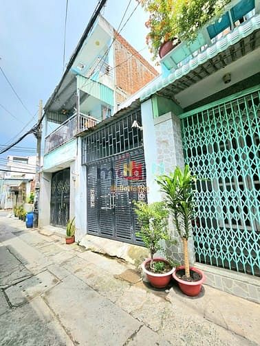 Bán nhà đường Nguyễn Văn Quá, Quận 12, DT 4,2x14, hẻm 3m, giá 3tỷ7