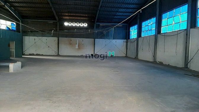 Kho xưởng mt tỉnh lộ 10 1200m2 giá 75tr . Gần Tên Lửa
