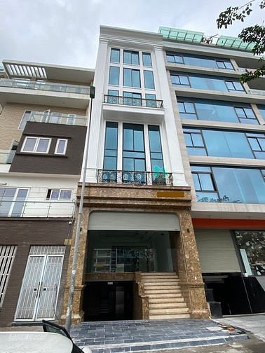 Cho thuê nhà Lạc Long Quân, 90mx 6T thông sàn, thang máy