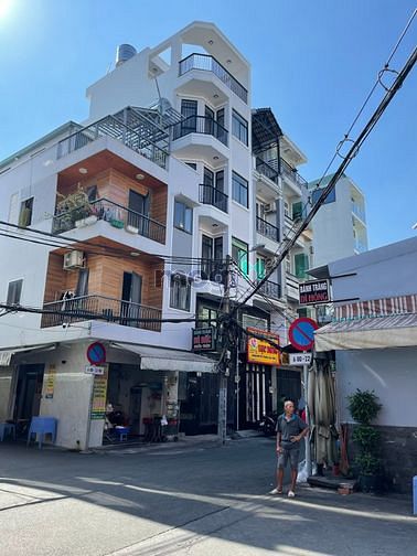 Bán gấp nhà mới xây MT đường 11, Quận 4, 5 lầu, 8PN, 8WC chỉ 14,9 tỷ