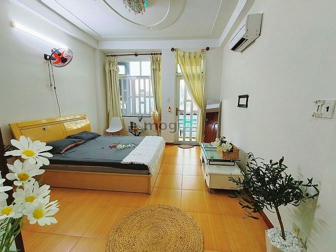 Phòng ban công gần đại học ngay trung tâm quận 4