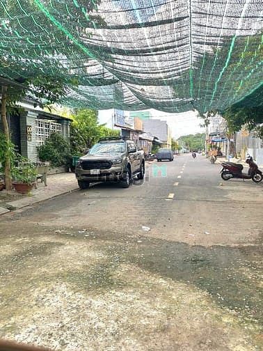 Mặt tiề.n liền kề Aeo.n ma.ll tâ.n ph.ú - hẻm xe tải  - ( 4x15m )
