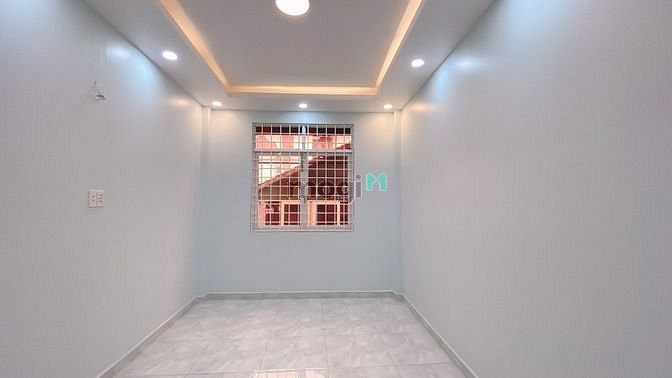 Bán mạnh, HXH Cách mạng tháng tám, Quận 3