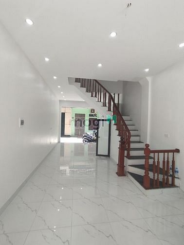 Bán nhà Trần Quốc Hoàn, Cầu Giấy, 40m2, 4T, MT 4m, ô tô, chỉ hơn 10 tỷ