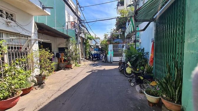 Bán nhà kế bên UBND Quận GV, hẻm thông, Sổ hồng riêng, Hoàn Công đủ