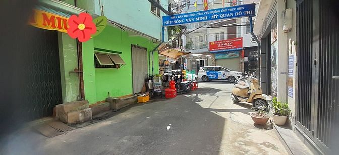 Bán nhà 3 tầng sát MTKD đa ngành nghề Cù Lao nằm trong khu phố ẩm thực