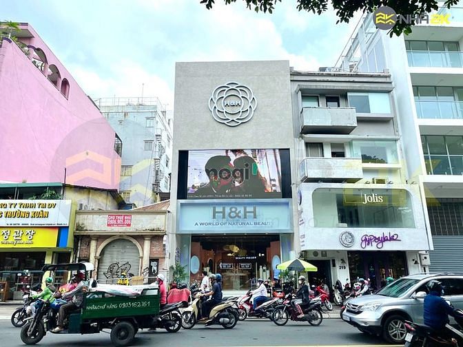 Cho Thuê Nhà MT 215 - 215A Hai Bà Trưng, P6, Quận 3 , Chỉ 55tr/th