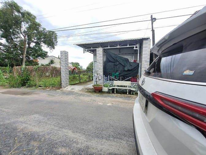 Bán gấp dãy trọ có 1 căn nhà và 8 phòng trọ đang cho thuê full