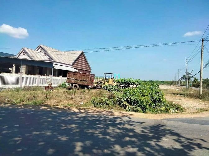 Mình cần ra nền đất Xã Phan- Dương Minh Châu 150m2-> 290triệu Đã có sổ