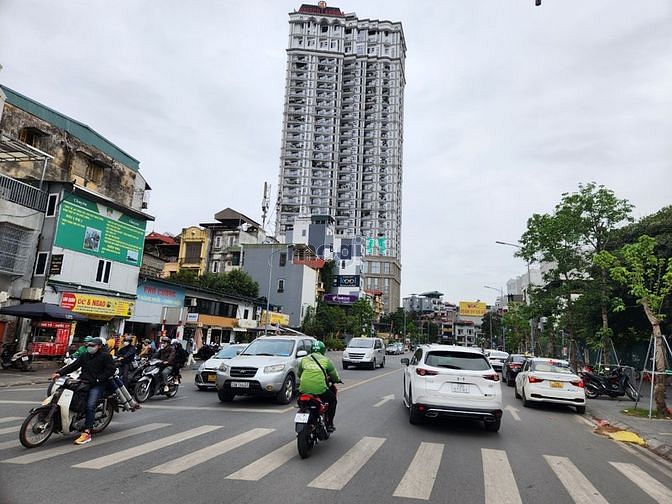 Bán Đất Phố Chùa Láng_VT Đắc Địa 01 Nhà Ra Phố_90m2, MT6,3m, Giá 13 Tỷ