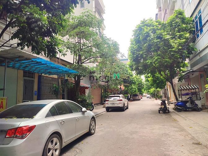 Bán nhà Hoàng Quốc Việt, Phân Lô, Ô Tô, 95m2 4T MT6m, giá 15.5 tỷ