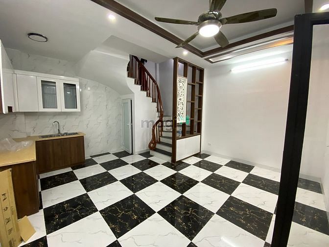 Nhà Thạch Bàn 5 Tầng x 30m2, Ô tô Đỗ Cổng, Cách Đường Cổ Linh 50m