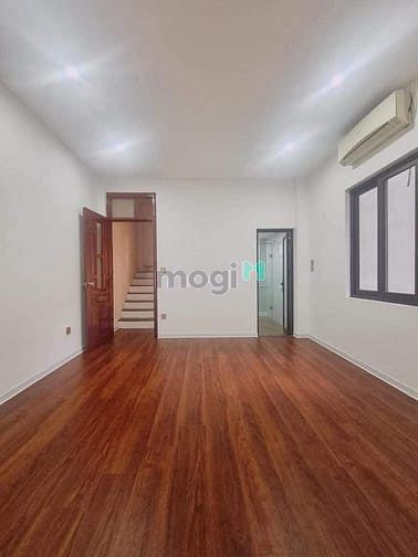 Trần Khát Chân 29M 3.4Tỷ - Vị trí đẹp -  Ô tô đỗ cổng