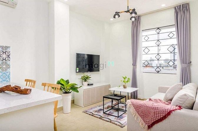 Căn hộ 1PN, phòng khách, bếp, WC rộng rãi Co Ban cong gần Bùi Viện,