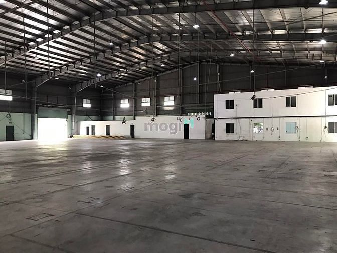 Nhà xưởng giá tốt 3500m2 đường xe container di chuyển tại Bình Chánh