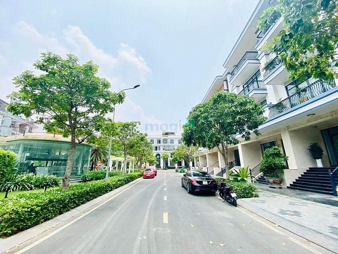 Bán BIỆT THỰ 5 SAO – có hầm, thang máy 200m2 Hiệp Bình Phước Thủ Đức