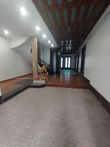 Cho thuê nhà trong ngõ 168 thái Hà ền