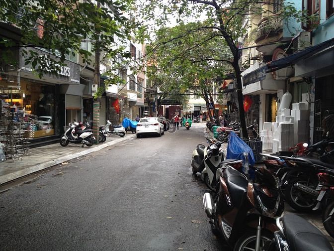 Cho thuê nhà MP Lò Rèn,Hoàn Kiếm.MT rộng 6,5m.DT 110m.KD nhiều mô hình