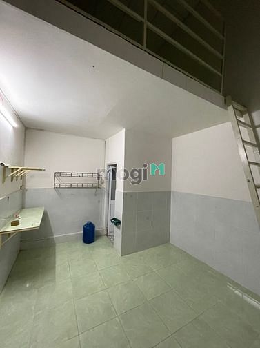 Phòng gác rộng 246 Dương Quảng Hàm, giá 3tr
