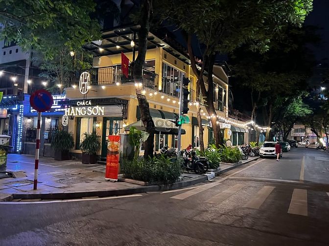 Mặt tiền 10m phố cổ 180m2 - Nhận diện thương hiệu cực tốt