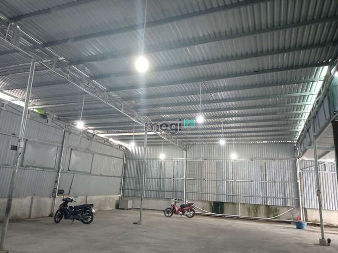 Xưởng cho thuê dt 400m2 Giá 19tr Bà Điểm Hóc Môn