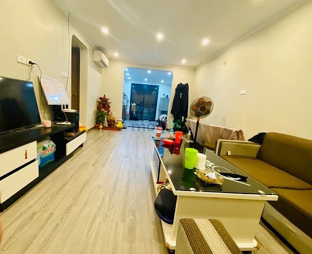 ?Bán gấp tập thể Tầng 2 mặt Hồ Giảng Võ - 100m2 - 3PN full NT?