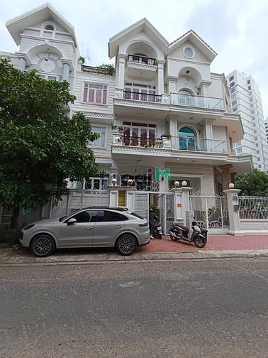 Nhà mặt tiền đường số 2 Khu Him Lam hầm trệt 3 lầu gần ngay Lotte Q7