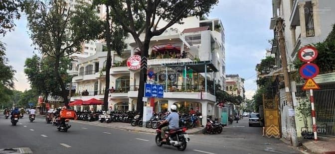 Bán Tòa Nhà Góc 3MT Trường Sa Phường 13 Quận 3, DT: 30x12m , HDT 180 T