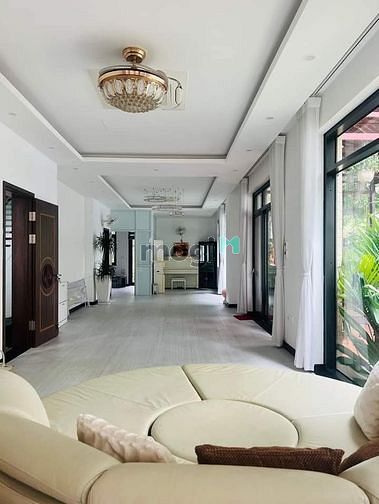 Cho thuê nhà liền kề phân lô Trung Hòa Cầu Giấy Hà Nội.