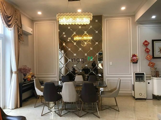 Bán Penthouse Sky Garden 3 DT 300m2.3PN .Giá 9 tỷ Liên hệ xem nhà 24/7