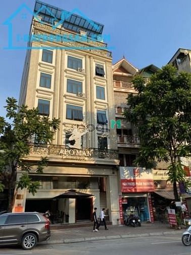 Cho thuê tòa nhà 6 tầng, mặt tiền 21m, mặt phố Đống Đa