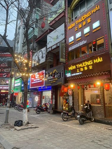 Sang nhượng Nhà hàng 18A Nguyễn Phong Sắc, Cầu Giấy, 350m2, hđ 10 năm.