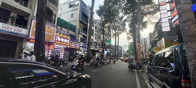 Bán nhà MT Trần Quang Khải P, Tân Định Q1, DT: 10x30m giá 110 tỷ