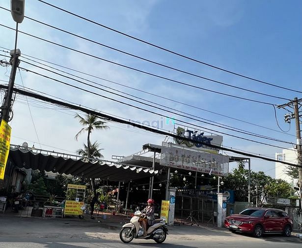 Cho thuê nhà mặt tiền Nguyễn Duy Trinh, Q2. DT 19*40m. Giá: 90tr/th