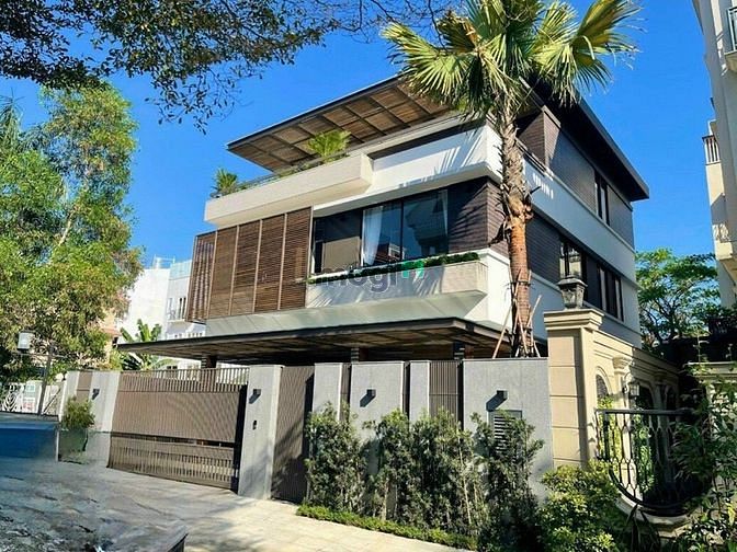 BÁN biệt thự đơn lập NAM THÔNG, Phú Mỹ Hưng có hồ bơi và thang máy