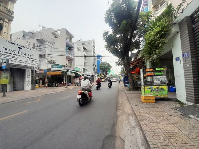 Biệt thự gần chợ Tân Hương DT 8x18m, đường 16m, 4 tầng hơn 15 tỷ