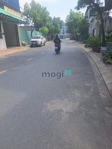 Mặt tiền đường 12m - gần 200m2, ngang 5.8m nở hậu - chính chủ chưa