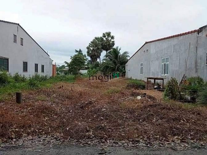 Hẻm Trần Phú vô, rẻ nhánh, đường quy hoạch lộ 20m, cách chợ Long Hải k