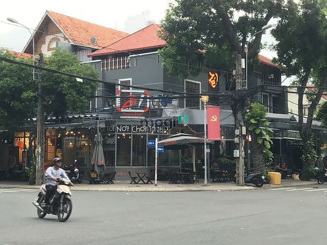 Góc 2 MT Đường Nguyễn Thị Thập Q7 _ (10x20m) 2 Tầng, Để xe thoải mái