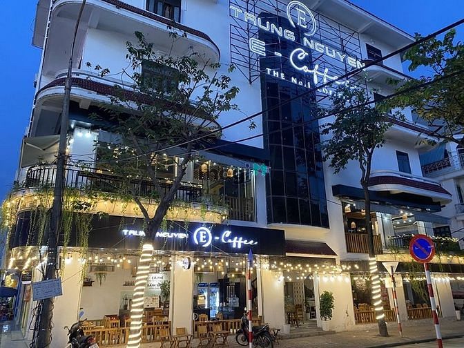 Cho thuê MBKD phố Thái Hà 400m2 x 2T, MT13m. Vị trí giữa phố sầm uất