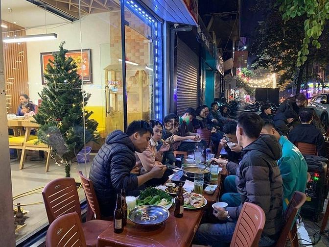 Cho thuê nhà đường Quảng An , DT: 300m2, MT : 18m