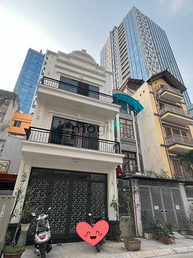 Bán Nhà Mặt Phố Hoàng Quốc Việt. DT 50m2. Vỉa Hè. Kinh Doanh. 26 tỷ