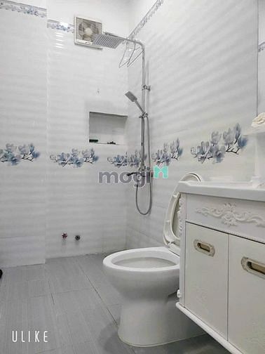 Cần tiền bán gấp: Nhà 1 trệt 2 lầu, 4PN Hà Huy Giáp, ngã tư Ga.